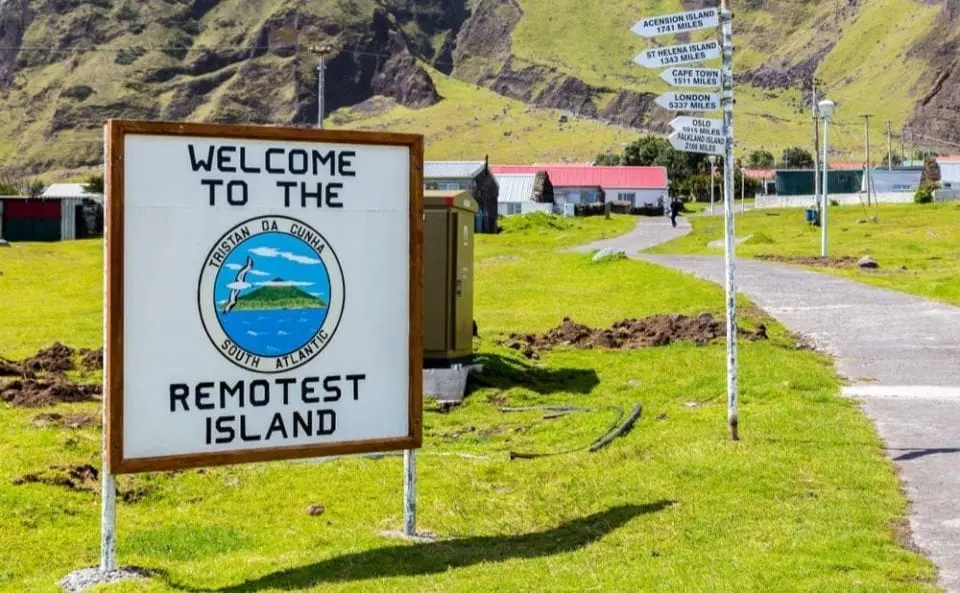 L'île la plus isolée du monde : Tristan da Cunha, Sainte-Hélène