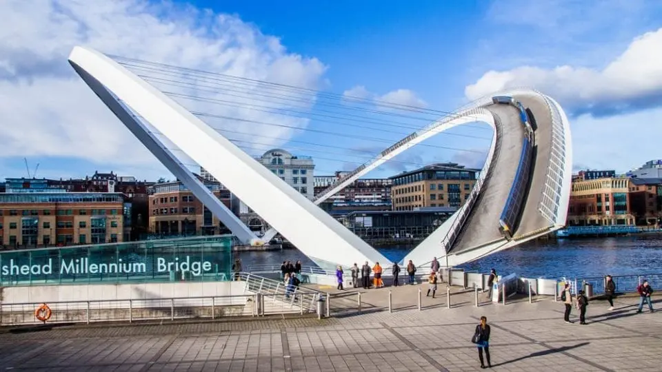 Gateshead Millennium Bridge, Inglaterra