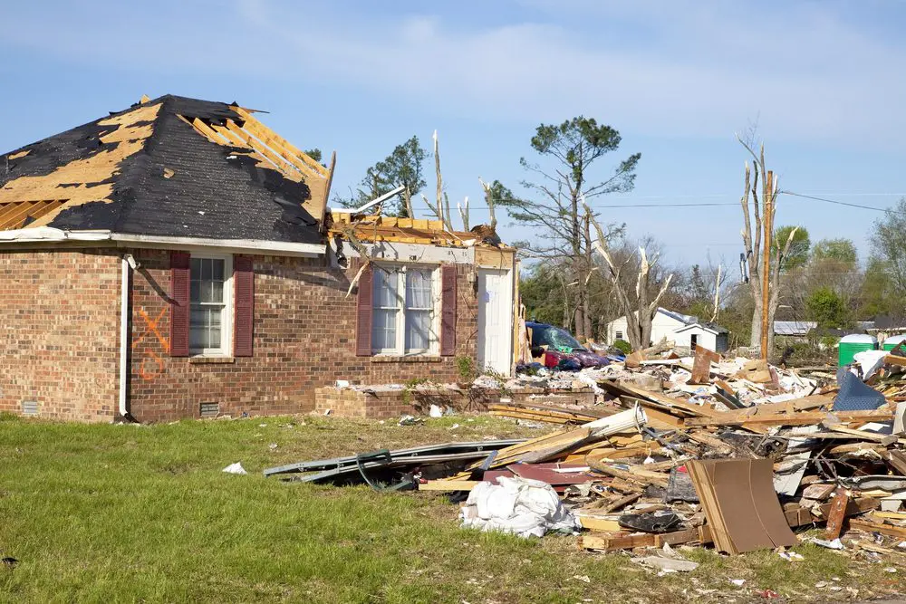  Tornado aftermath