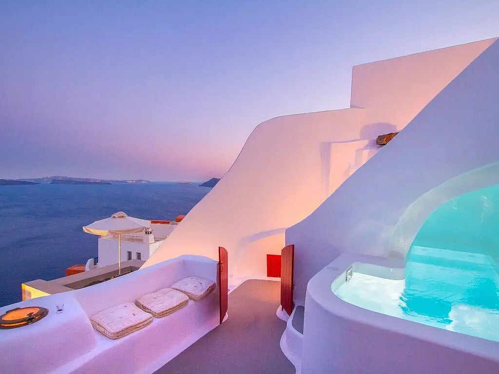 5. Hector Cave House Airbnb, Santorini