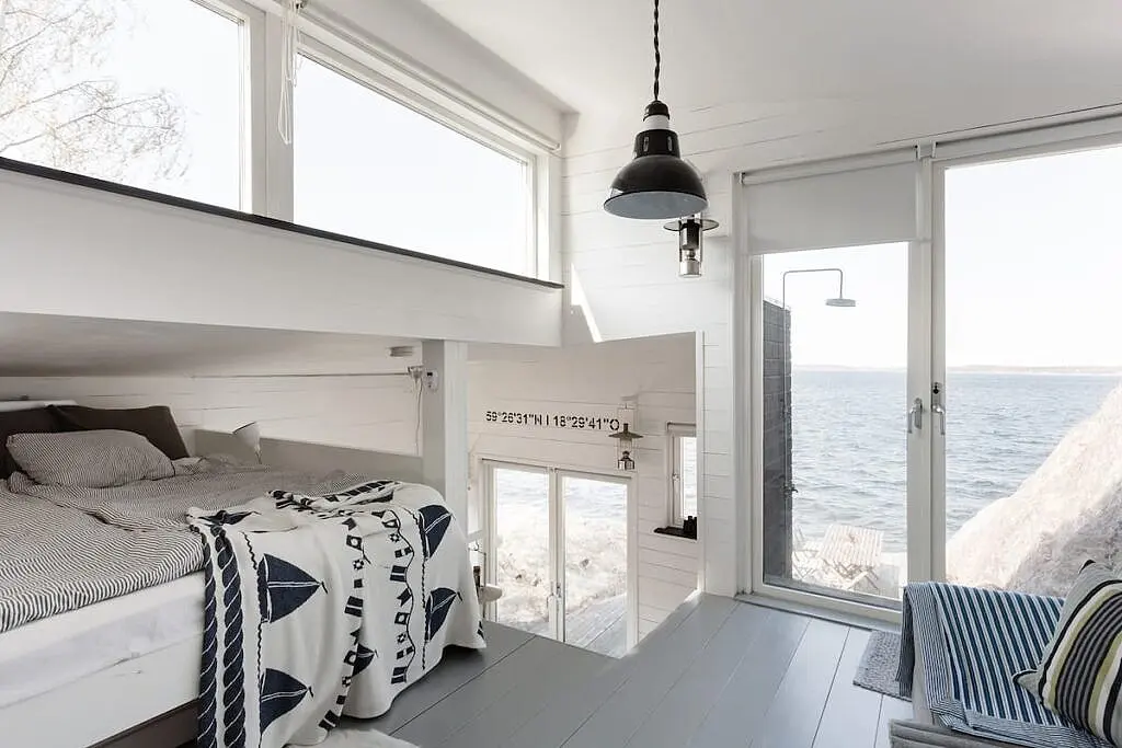 Sea Cottage on the Water Airbnb, Sverige