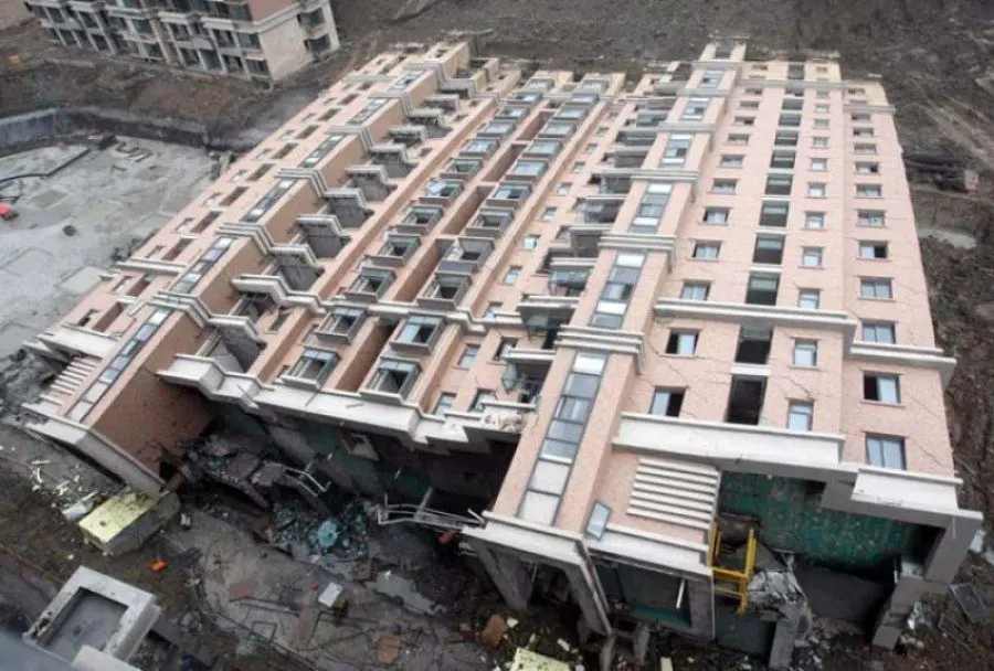 Et nybyggeri i Shanghai kollapsede